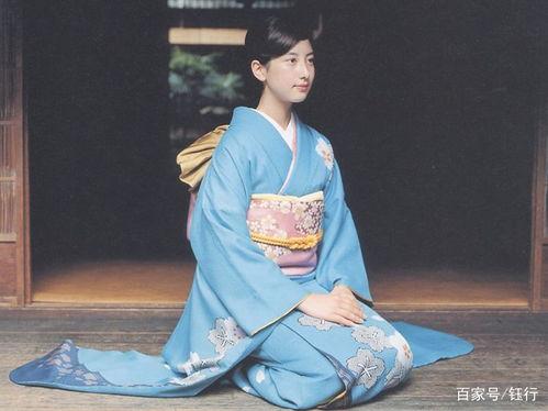 沈汝凡和服吃瓜