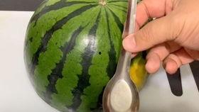 吃瓜勺子挖球,趣味生活新体验