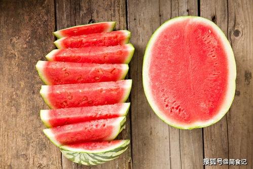 60岁老吃瓜,揭秘老年生活里的趣味与智慧