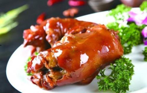 牛大瓜吃猪脚,一场味蕾与视觉的盛宴