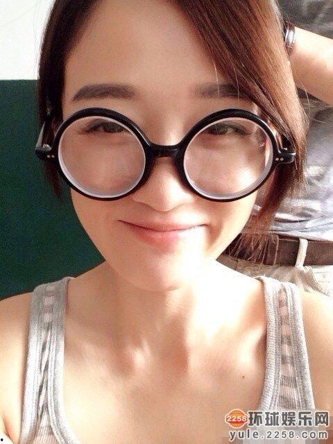 山东眼镜妹吃瓜