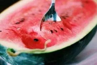 夏天吃瓜用勺子怎么吃,勺子吃瓜新风尚