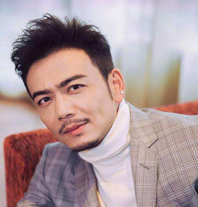 saber夏雨吃瓜头像