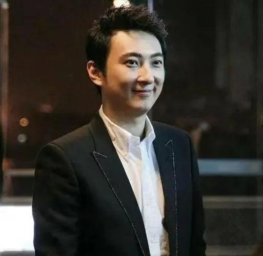 saber夏雨吃瓜头像