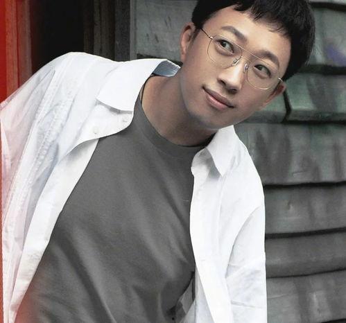 saber夏雨吃瓜头像